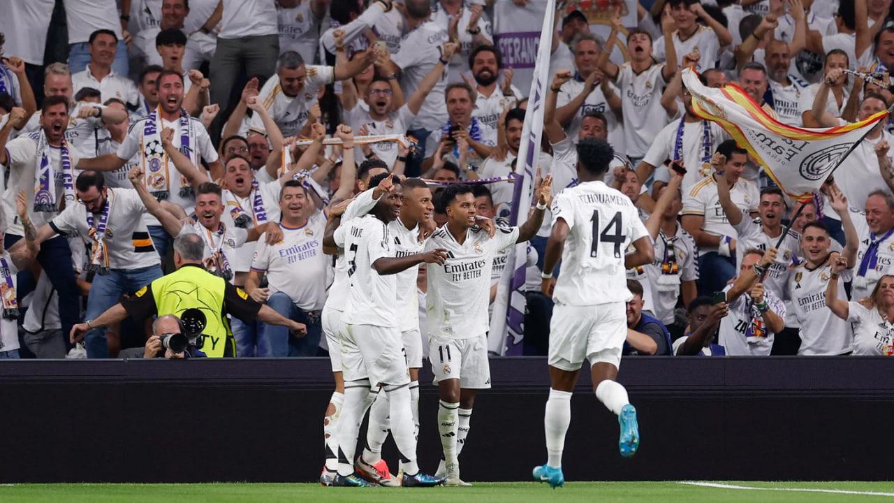 Jogadores do Real Madrid comemorando gol.
