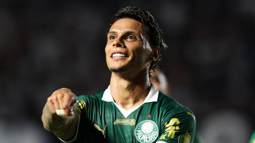 Richard Ríos comemorando gol contra o Santos.