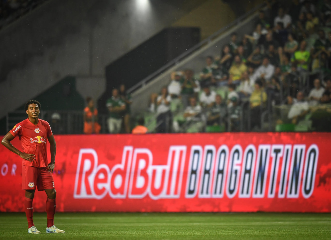 RedBull Bragantino contra o Palmeiras.