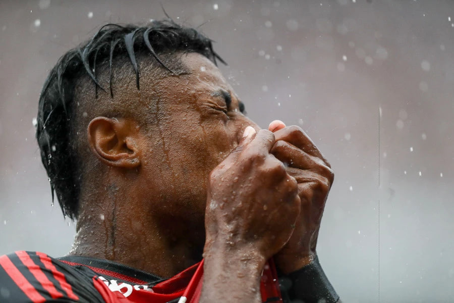 Bruno Henrique comemorando gol na final da Supercopa do Brasil contra o Botafogo