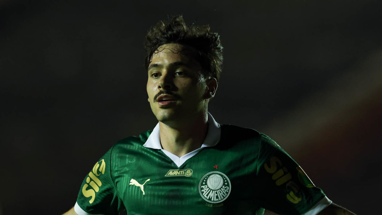 Mauricio, do Palmeiras, comemora seu gol contra a Inter de Limeira
