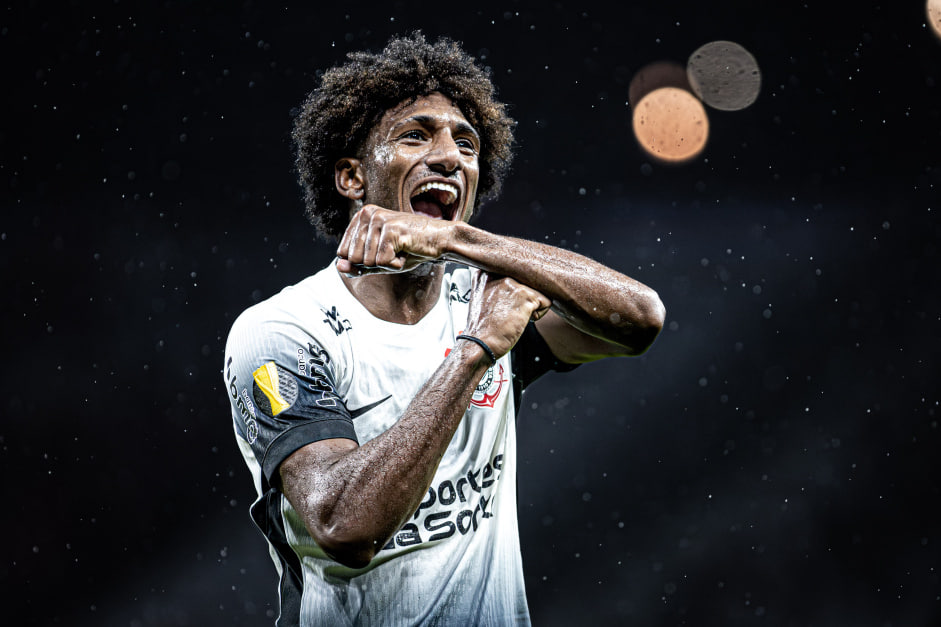 Talles Magno na comemoração do gol anotado contra o Noroeste