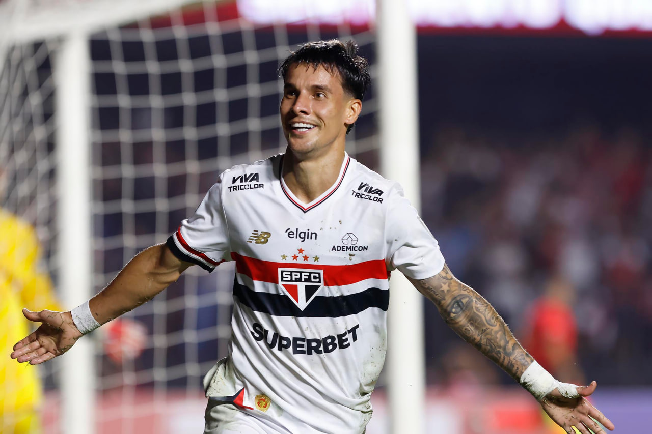 Ferreira marca 2 gols pro São Paulo na Libertadores