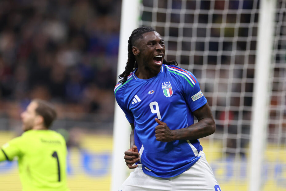 Jogos de hoje: Moise Kean comemorando durante partida pela Itália, imagem ilustrativa.